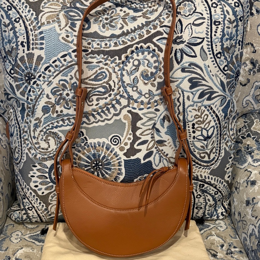Tan hobo bag